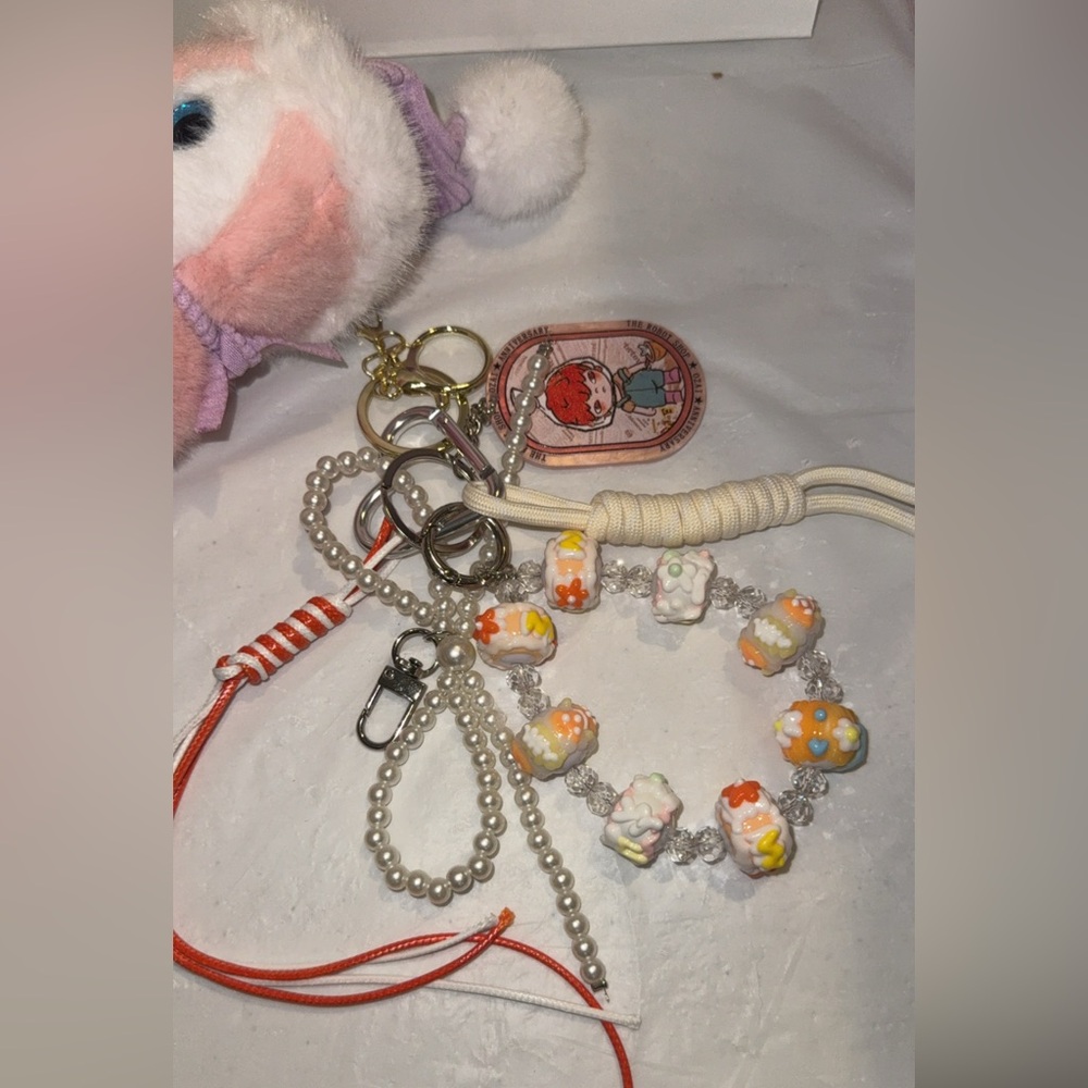 Fun Keychains with Many Amazing Accessories - Picture 12 of 16